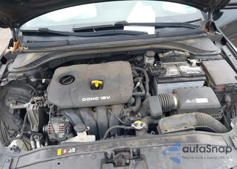 2017 Hyundai Elantra Value Edition z USA, uszkodzony, nr VIN 5NPD84LF4HH118584